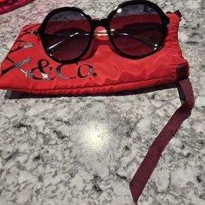 New Max & Co. Black Round Sun Glasses. Sharp